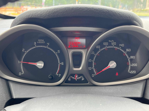 Imagen 7 de 19 de Ford Fiesta 1.6 Kinetic Titanium