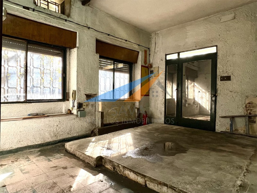 Imagen 10 de 20 de Venta Local - Depósito - Galpón En Aguada. Entrepiso. Sótano. Trifásica. 180 M²!