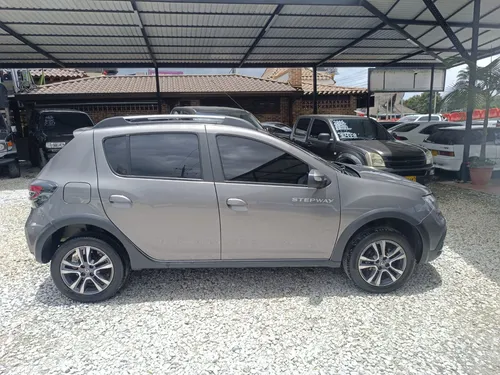 Renault Stepway 1.6 Intens automatica