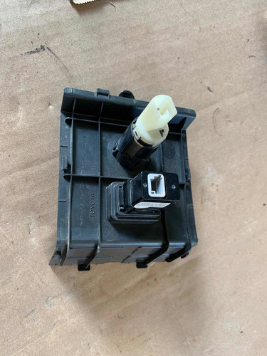 Auxiliar Portal De Poder 120w Adaptador Toyota Rav4 06-12 (Usado)