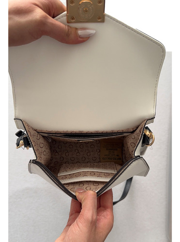 Bolsa Crossbody Guess Los Angeles Color Blanca Detalles Blanco Lisa Oro Negro
