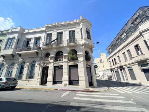 Imagen 2 de 25 de Venta De Edificio En Ciudad Vieja Con Cuatro Unidades.