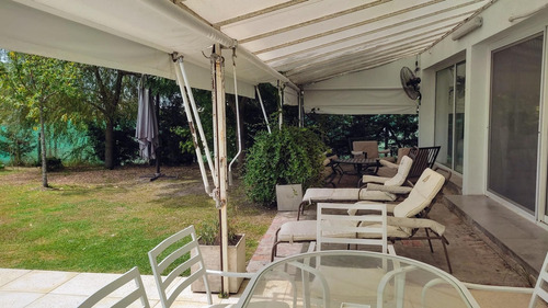 Imagen 9 de 25 de Moderna Casa En Venta Con Pileta Sobre El Golf, El Canton