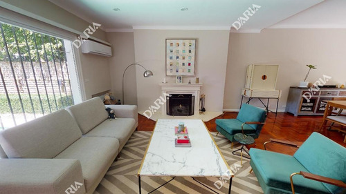 En Buena Zona Residencial, Chalet Totalmente Actualizado Con Lo Mejor, Jardin, Pileta.