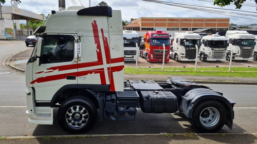 Imagem 10 de 13 de Volvo Fm 370 Teto Alto 2012 4x2 Automático