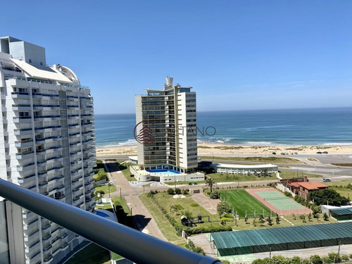 Imagen 16 de 19 de Hermoso Apto. Con Vista Al Mar En Edificio Con Servicios! - Punta Del Este Brava