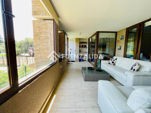 Departamento En Venta Gran Terraza De 2 Dorm. En La Dehesa