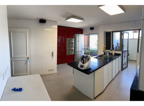 Imagen 8 de 19 de Amplio Departamento En Venta En Vitacura