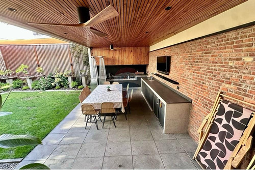 Bella Casa En Las Condes, Se Acepta Novacion