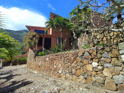 Imagen 2 de 14 de Casa Tipo Posada De 4 Apartamentos Con Vista