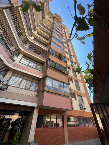 Apartamento En Venta, En Los Dos Caminos