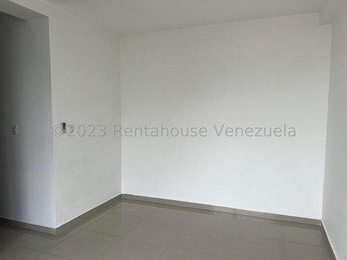 Sp Apartamento Con Vigilancia Privada En Alquiler Agua Viva Cabudare Lara, Venezuela. 102 M²