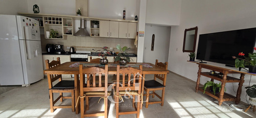 Venta Casa De 2 Dormitorios Con Piscina En Miguel Muñoz