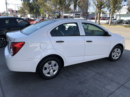 Imagen 12 de 15 de Chevrolet Sonic 4 Puertas