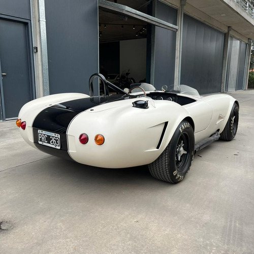 Ford Cobra V8
