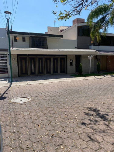 Casa En Venta En Rinconada Santa Rita En Guadalajara, Jalisco