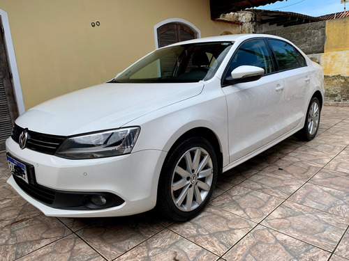 Volkswagen Jetta 2.0 Comfortline Flex 4p Automática