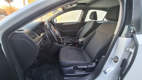 Imagen 16 de 18 de Volkswagen Vento 2.0 Advance Mt 2015