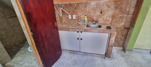 En Venta En Caseros Ph Al Fondo De 3 Amb. Con Patio Y Parrilla Propia. F: 9693