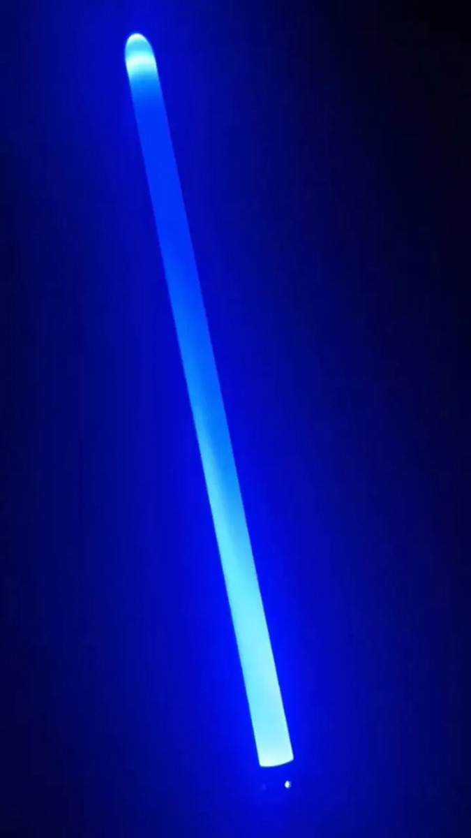 Sable De Luz 2 En 1 Con Doble Hoja LED Retráctil Y Efecto De Pulverización – Recargable USB-C Para Cosplay Y Halloween