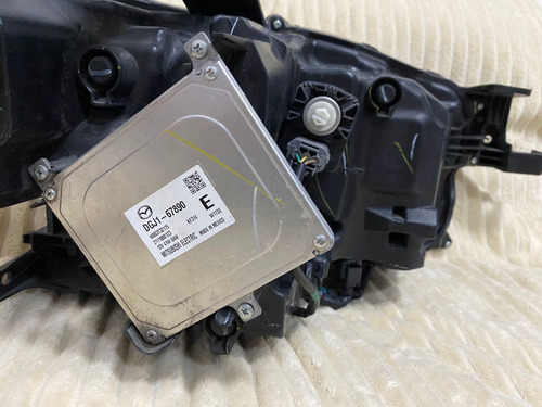 Faro Izquierdo Mazda Cx-30 2020-2023 Con Balastra Dgj1-51040 (Usado)