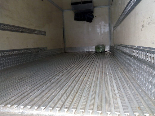 Imagem 4 de 10 de Caminhao 3/4 Refrigerado