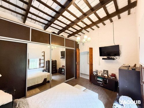 Casa En Venta - 3 Dormitorios 3 Baños - 2.100mts2 - Villa Elisa