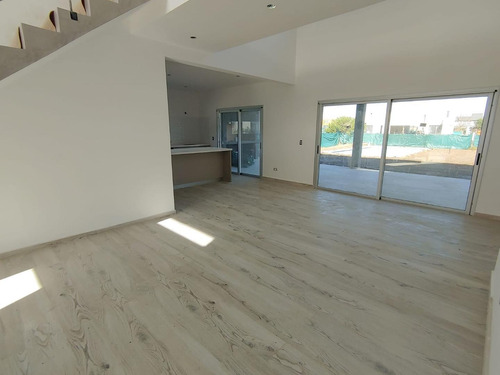 Imagen 12 de 23 de Casa En Harás Santa María