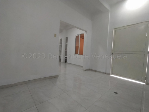 Amplia Casa Ampliada Y Remodelada En Alquiler En Cabudare Jr