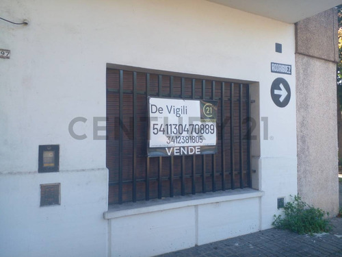 Casa En 3 Plantas Barrio Cura. Oportunidad