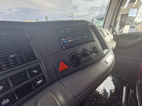 Vw 24 280 Constel 6x2 2014 V-tronic
