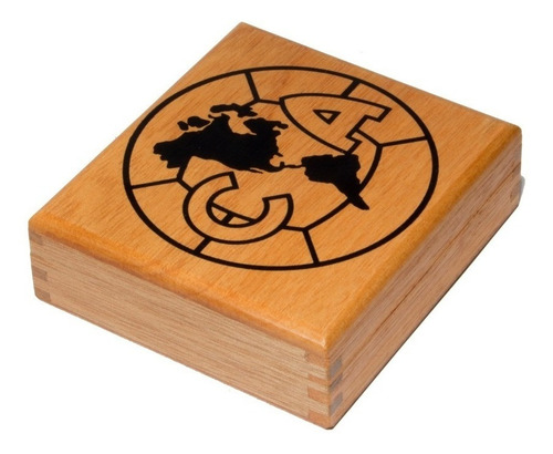 Imagen 6 de 9 de Caja De Madera Con Baraja Y 5 Dados De Poker Águilas América