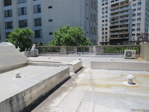 Venta Excelente Casa De 6 Dormitorios Y Dos Edificios Comerciales Centro. Dos Padrones