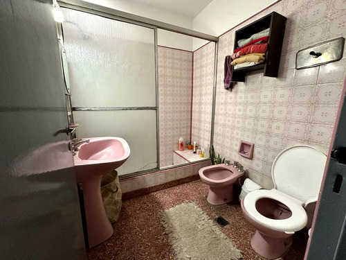Casa Con Locales En Venta En Rafael Calzada