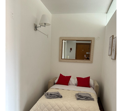 Dueño Alquila Apto 1 Dorm Y 1/2. Muy Cerca Del Mar. Al Frente. Luminoso. Excelente Estado. No Inmobiliarias.