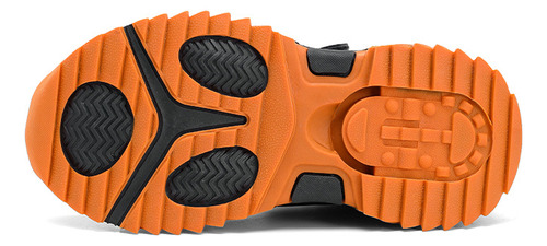 Zapatillas Deportivas Para Niños En El Ocio Al Aire Libre