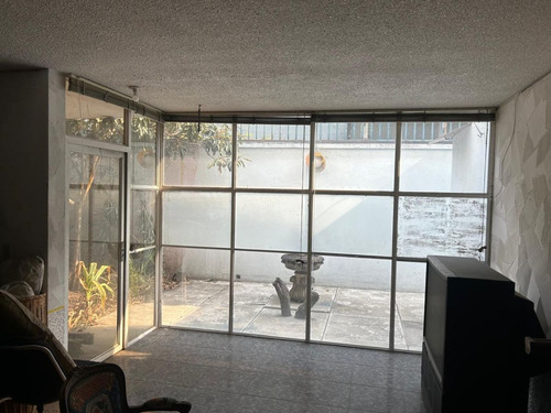 Casa Con Uso De Suelo Para Oficinas 839 M2 En Las Lomas De Chapultepec.