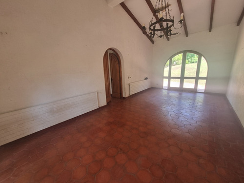 Gran Casa En Precioso Terreno Del Arrayán