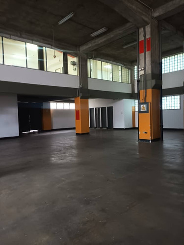 Alquiler Local Industrial Mas Mezzanina En Planta Baja Doble Altura En Palo Verde Tg