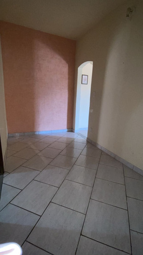 Casa Linear , 2 Quartos Amplos Com Ar Condicionado, Garagem