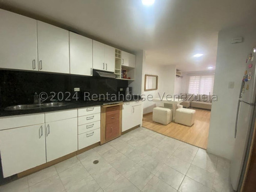 Gabi Irastorza Vende Linda Casa En Tarabana Plaza Cabudare Codigo 24-23384, Urbanismo Privilegiado Tanto Por Su Ubicación Como Areas Sociales, Piscina Y Caney, Piso Remodelado Y Cocina Moderna.  