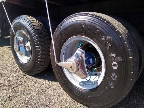 Caminhão 6x2 Carroceria Vw 23220