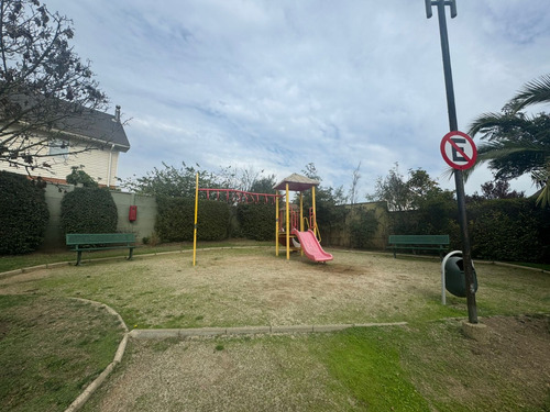 Arriendo Amplia Casa En Condominio!! 2 Estacionamientos!