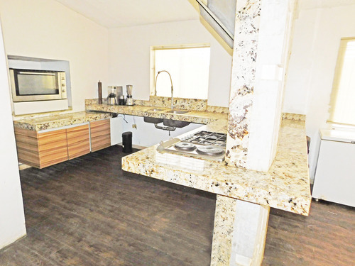 María E Vende Amplia Casa En Villas De Yara, Lara,#25-24691