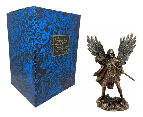 Bela figura de São Miguel Arcanjo com espada de anjo da guarda publicada em cores