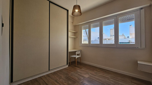 Venta - Departamento Dos Ambientes Reciclado A La Calle Con Balcón Terraza - Santa Fe 2061