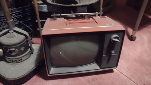 Antiguo Televisor X 2 Blanco Y Negro S/probar Escenografía (Usado)