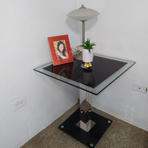 En Venta Linda Mesa De Vidrio Con Base Cromada 