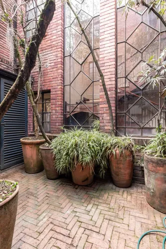 Casa En Arriendo/venta En La Macarena. Cod V8366