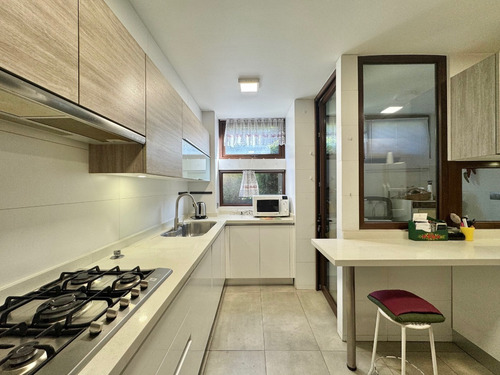 En Primer Piso, Con Jardín Y Vista A Verde Con Conectividad